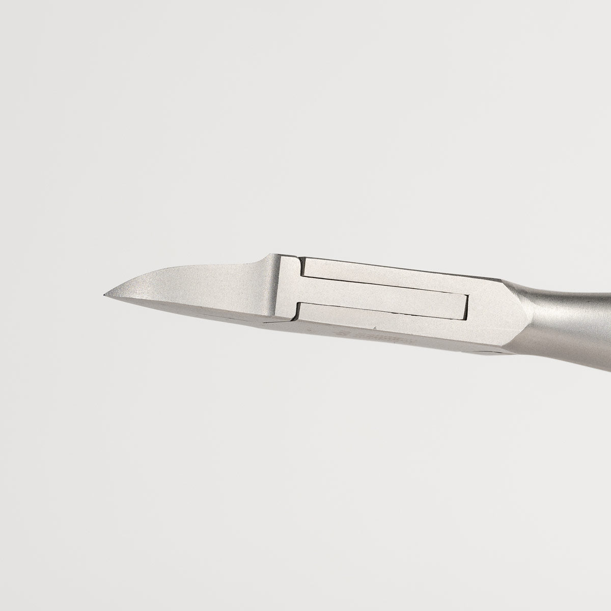15 cm Podiatry Moderate Nail Nippers (18 mm Straight Cut) 6-44RD Jaw Profile