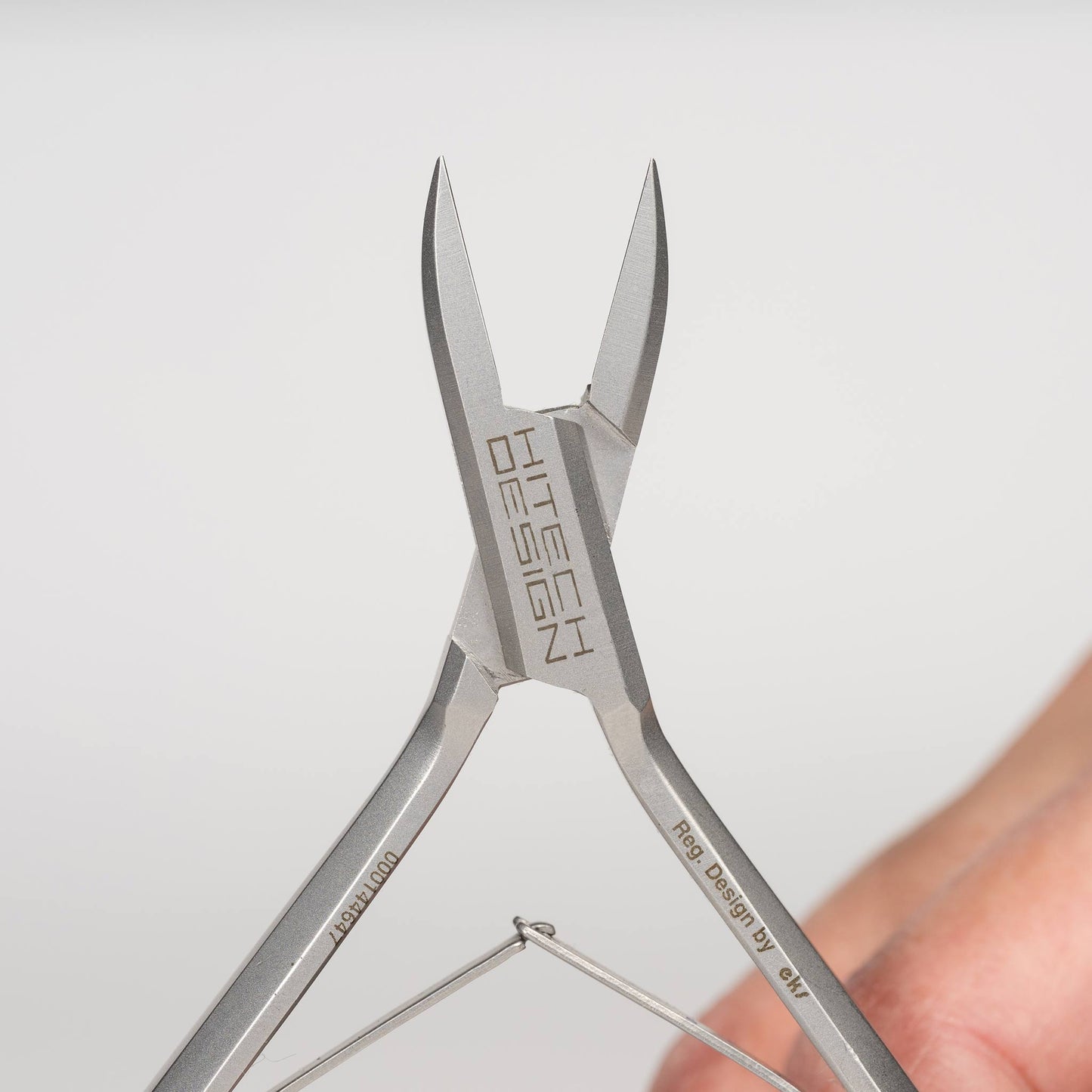 11.5 cm Podiatry Moderate Nail Nippers (15 mm Straight Cut) 66-22RD Open Jaws Macro Shot